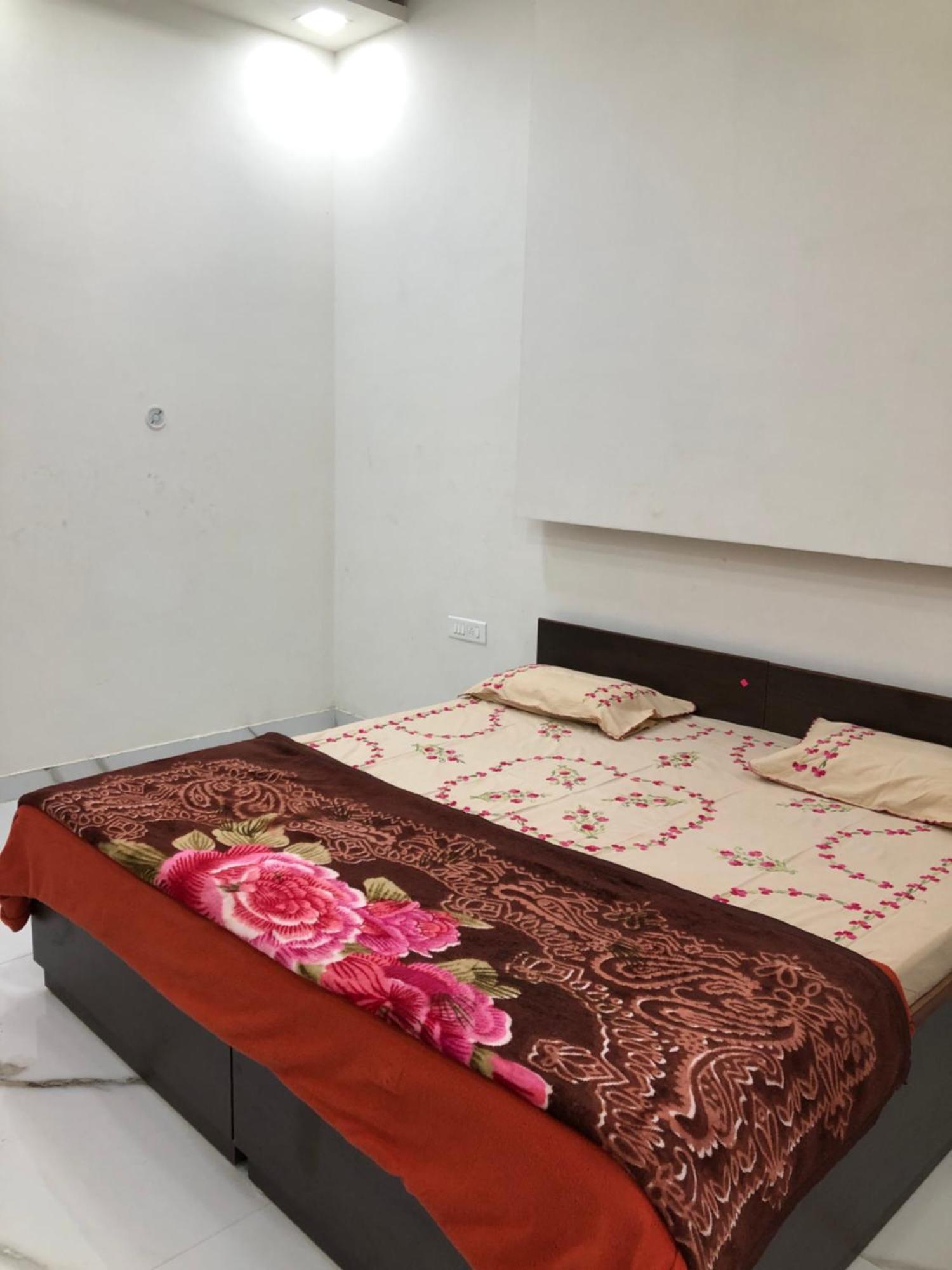 Ramaya Home Stay Waranasi Zewnętrze zdjęcie